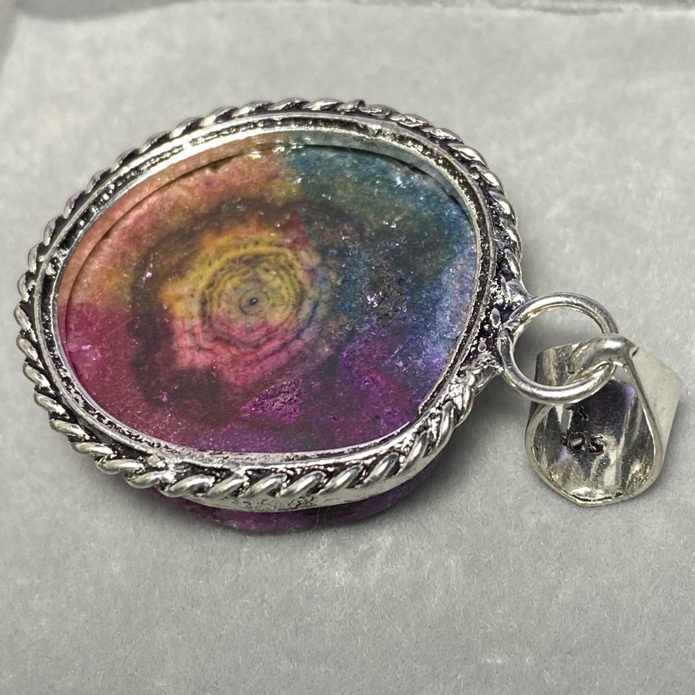 RAINBOW SOLAR QUARTZ PENDANT IN 925 STERLING SILVER W/ 14K WG PLATED CHAIN - Picture 7 of 7
